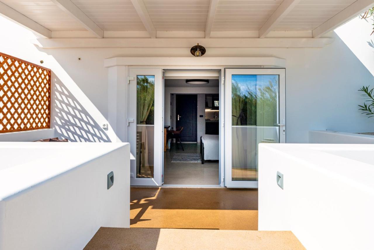 Black And White Apartment Pollonia Exterior photo